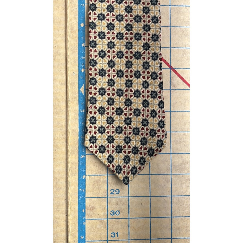 Claiborne Mens Silk Tie Geometric Heart Mosaic Navy Blue Burgundy Cream USA Made - Picture 4 of 4